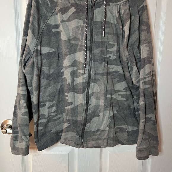 Maurice’s Gray Camouflage Full Zip Hoodie 1X - Picture 3 of 9